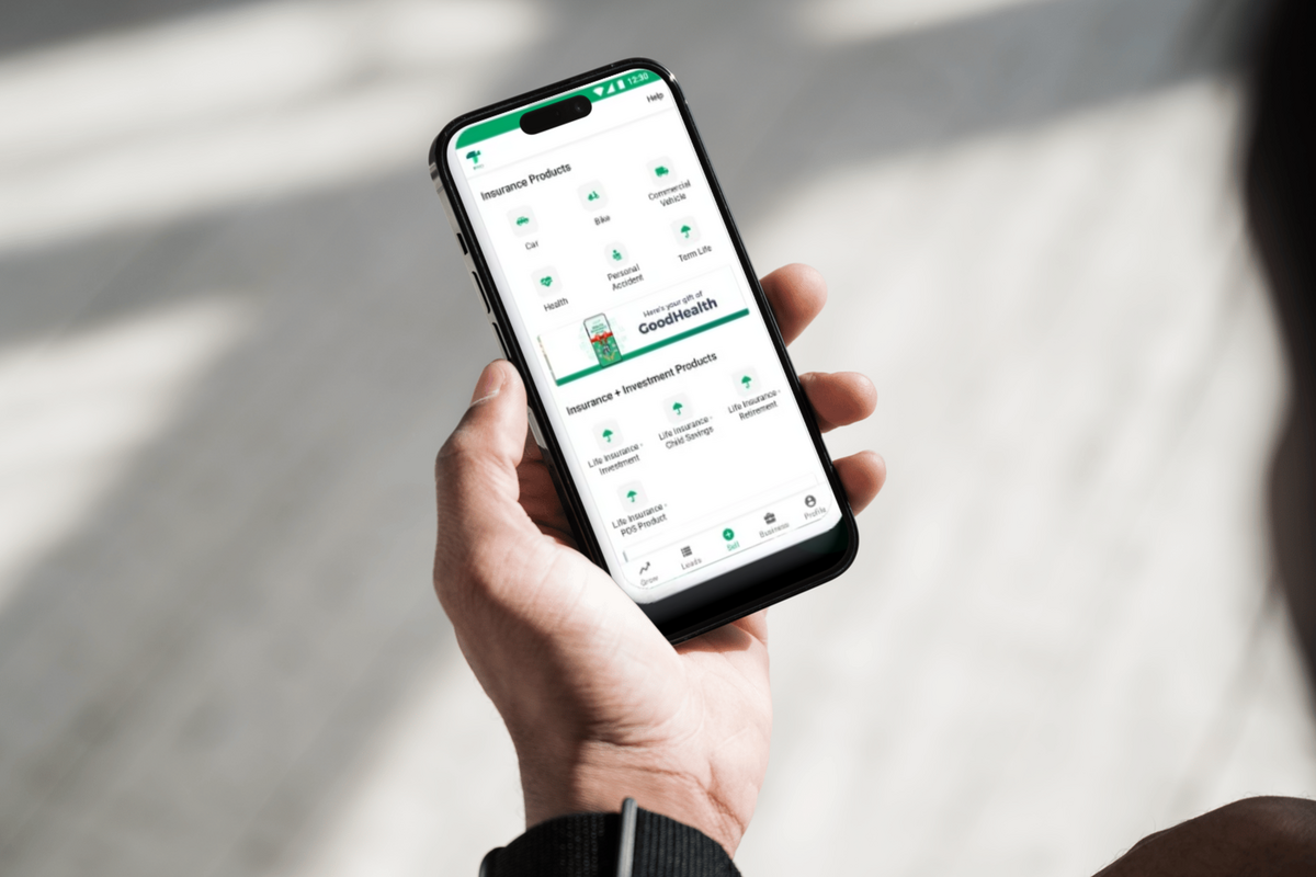 A person holding a phone showing turtlemint app